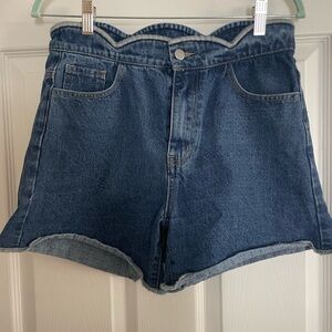 Hayden Scalloped Jean Shorts Size Medium